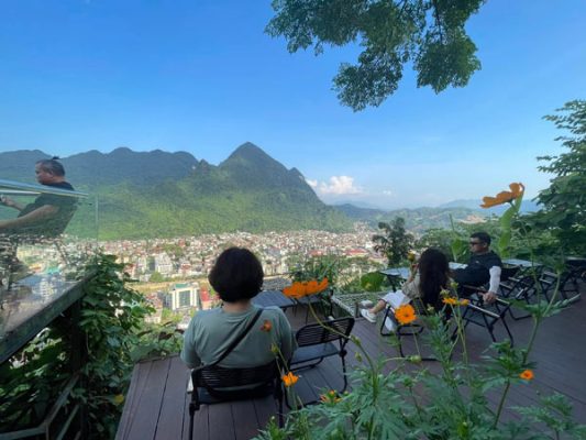 Núi Cấm Sơn – View toàn cảnh thành phố Hà Giang Núi Cấm Sơn – View toàn cảnh thành phố Hà Giang