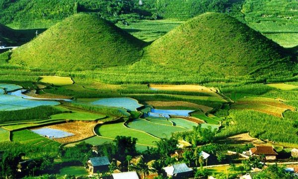 Núi đôi Quản Bạ - Địa danh độc đáo nhất Hà Giang Núi đôi Quản Bạ - Địa danh độc đáo nhất Hà Giang