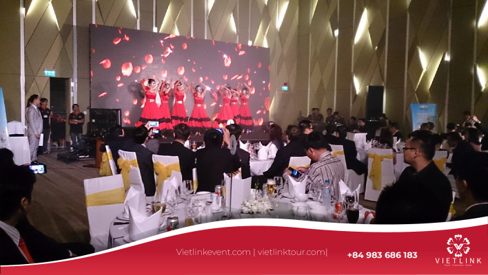 Tổ chức gala dinner - tiệc cuối năm - tiệc hội nghị khách hàng