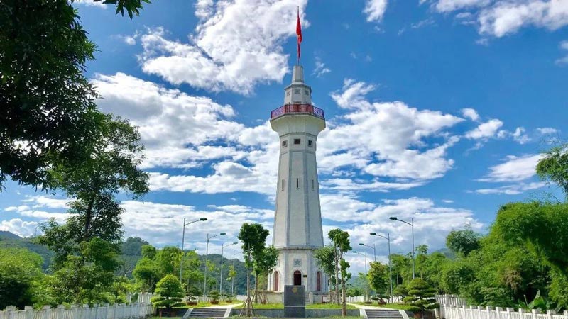 Cột cờ Lũng Pô Tour Hà Nội - Y Tý - Bắc Hà 3N2Đ